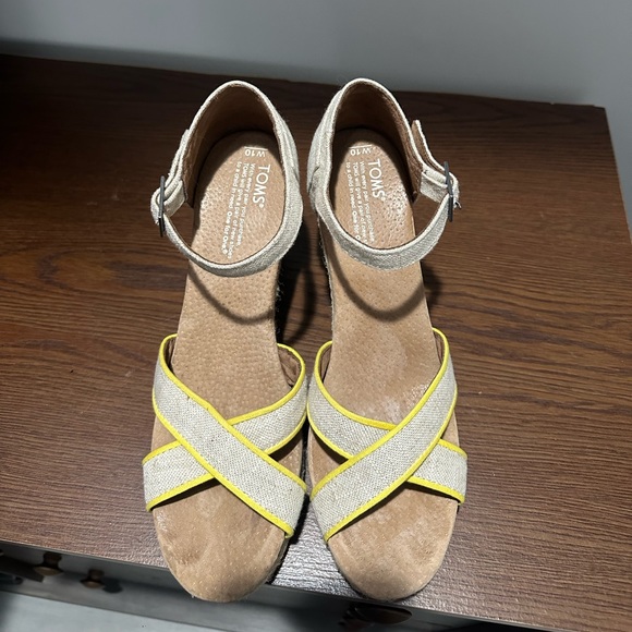 Tom’s - Picture 3 of 4